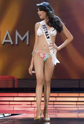 Yen Vo, Miss Vietnam 2009, competes in the swimsuit segment of the Miss Universe 2009 presentation show at Atlantis, Paradise Island, Bahamas