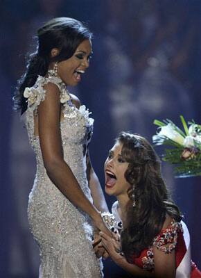 Miss Venezuela Stefania Fernandez, right, reacts as she is named Miss Universe 2009 during the Miss Universe beauty pageant in Nassau, Bahamas