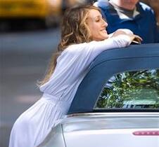 Sarah Jessica Parker films a scene on location for 'Sex and the City 2'. 