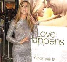 Jennifer Aniston poses at the premiere of her new film 'Love Happens' in LA.