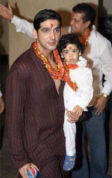 Bollywood actor Zayed Khan arrives with his son for Mata ki chauki at Sanjay Dutt's place on the occasion of Navratri in Mumbai.