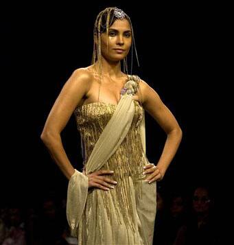 Former beauty queen Lara Dutta showcases a creation by designer Raakesh Agarwal on the fifth and final day of Lakme Fashion Week in Mumbai, India