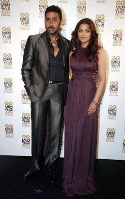 Bollywood actors Abhishek Bachchan (L) and his wife Aishwarya Rai Bachchan pose for a picture during the 'GQ Men of the Year 2009' awards function in Mumbai.