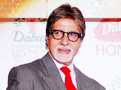 A 'Big', red statement: Amitabh Bachchan at a product launch in Mumbai.