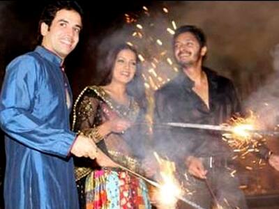 Starry Diwali: Celina Jaitley, Tusshar Kapoor and Shreyas Talpade have a blast in Diwali.