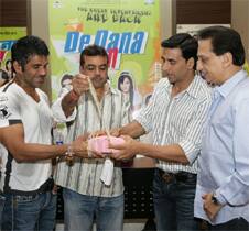 Suneil Shetty, Paresh Rawal, Akshay Kumar and Ratan Jain at ‘De Dana Dan’ music launch in Mumbai.