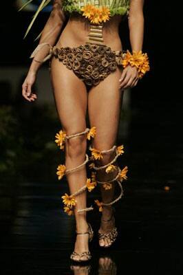 A model wears a creation designed by Colombia's Rocio del Pilar Velasco during the 'Biofashion' Week in Colombia.