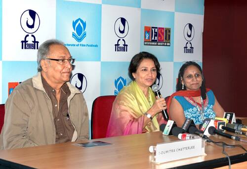 Renowned actress Sharmila Tagore and actor Soumitra Chatterjee addressing a press conference during the 40th International Film Festival (IFFI-2009), at Panaji, Goa on December 01, 2009. 