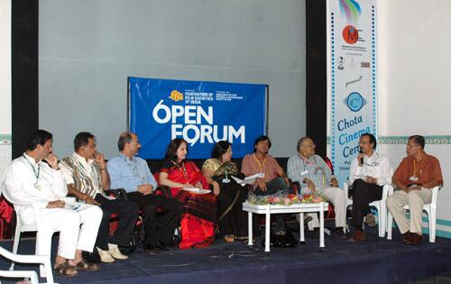 Film personalities Dr. Pramod Salgaoncar, Jyoti Kunkolienkar, Savio D’Souza, Sanjeev Prabhudesai, Lakshmikant Shetgonkar, Almoud D’ Costa, Shankar Mohan at an open forum on “Contribution of Goan film 