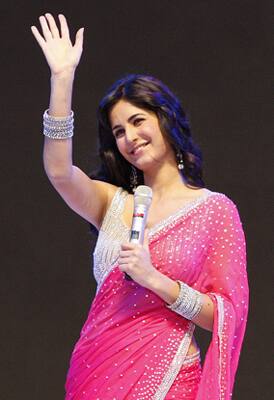 Katrina Kaif dazzles in pink at Dreamz 2009 concert, at Dubai Cricket Stadium. 