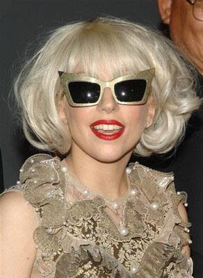 Lady Gaga gets her wisdom teeth pulled | And More ... News