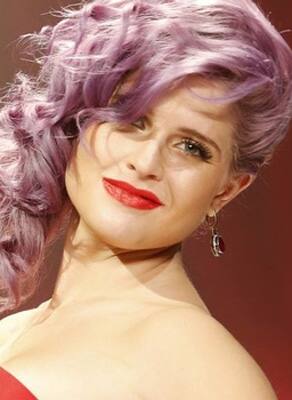 Kelly Osbourne Reveals Half Shaved Hairstyle Fashion News Zee News