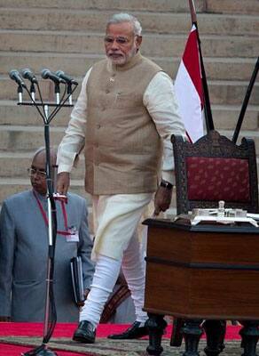 Narendra Modi chucks trademark half-sleeve kurta for 