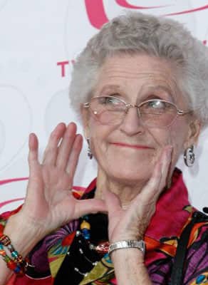 Actress Ann B Davis passes away | And More News | Zee News