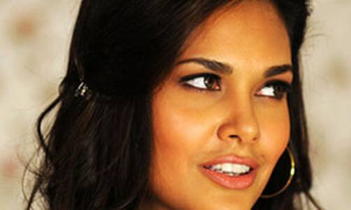 Actresses are for glamour in Sajid Khan's films: Esha Gupta | Movies ...