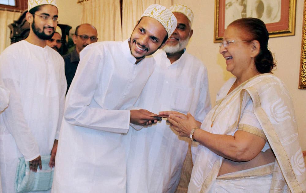 Lok Sabha Speaker Sumitra Mahajan with members of the Bohra community in Indore who are celebrating Eid.