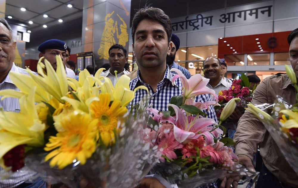 Gold Medallist India`s Abhinav Bindra, being welcomed by his fans on his arrival at IGI Airport in New Delhi on Monday early morning, he won gold medal in Men`s 10M Air Rifle event at the Commonwealth Games in Glasgow, Scotland.