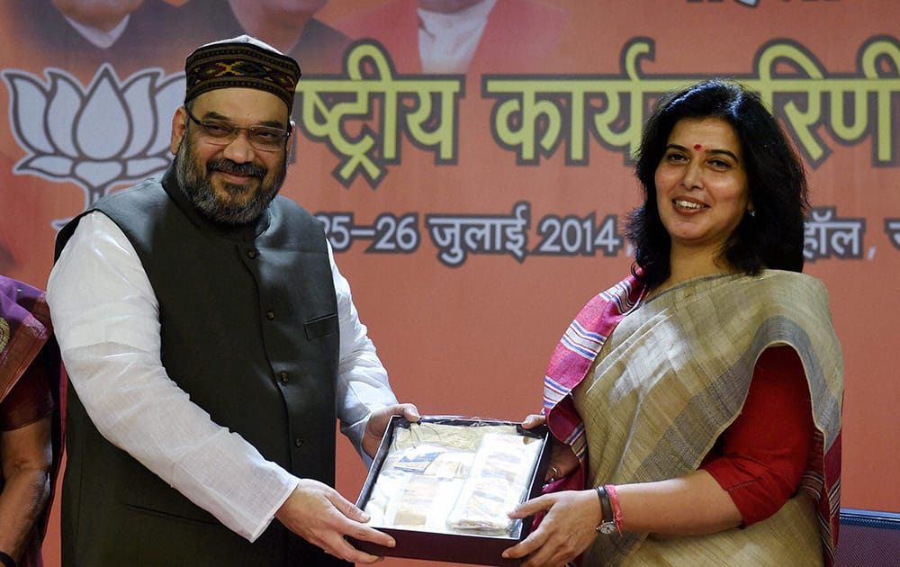 BJP President Amit Shah with Mahila Morcha President Saroj Pandey during BJP Mahila Morcha national executive meeting in New Delhi.
