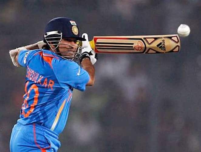 February 9, 1997: Indian captain Sachin Tendulkar won the toss and invited Zimbabwe to bat first. Their skipper Alistair Campbell played a captain’s knock of 86 runs and opened the innings in style with Grant Flower (40).India needed to chase down the total in 40.5 overs to move ahead in the tournament on the basis of net run-rate. Tendulkar was in a different mood and he launched an attack on Zimbabwe bowlers and scored 104 off just 97 balls. India went on to win the match with nine balls remaining.Result: India won by 6 wicketsMan of the Match: Sachin Tendulkar -