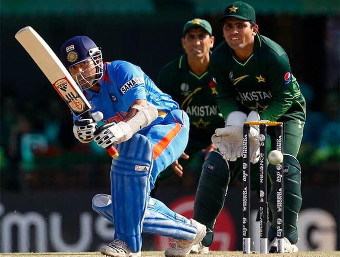 In the beginning of 2005, Pakistan toured India. India were leading the ODI series 2-1 after three matches. April 12, 2005: In the fourth ODI, Tendulkar who hadn’t scored a ton in the last one year replied back with another century. India were batting first and Tendulkar pummeled the Pakistani bowlers and added 129 runs for the second wicket with MS Dhoni (47) who was promoted up the order. Tendulkar entertained the crowd with 12 boundaries and two sixes before being dismissed by Shoaib Malik. India posted another massive score – 315 for 6 which was surprisingly chased down by Pakistan. Result: Pakistan won by 3 wickets -