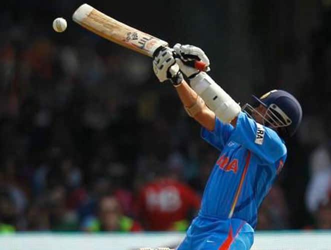 March 8, 2009: India toured New Zealand in 2009. India won the first match of the series while the second ODI was abandoned.In the third match, Tendulkar who came to open the innings, slammed another century on a wicket that looked like a batsman’s paradise. Tendulkar was at his brutal best as he plundered 16 boundaries and five sixes during his 133-ball stay. A late flourish from MS Dhoni (68) and Yuvraj Singh (87) boosted India’s total to 392 runs. The Kiwis tried their best to chase down the score but failed.Result: India won by 58 runs Man of the Match: Sachin Tendulkar -