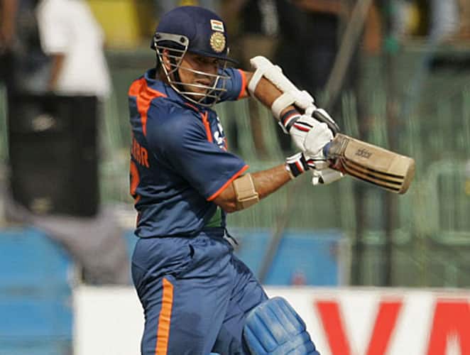 September 14, 2009: India toured Sri Lanka for a triangular series where New Zealand was the third team. India reached the final where they were up against the hosts. Dravid and Tendulkar opened the innings and added 95 runs for the first wicket in 17.2 overs before Dravid was dismissed by Jayasuriya. Tendulkar was in good rhythm and he followed the first dismissal with a 110-run stand with MS Dhoni for the second wicket partnership. Tendulkar also stitched 71 runs with Yuvraj Singh for the third wicket before being dismissed by Ajantha Mendis. It was a superb knock from the Little Master and he hammered 10 boundaries and a six during his stay at the crease. India reached a score of 319/5 in 50 overs and the bowlers did the rest of the job for MS Dhoni. Result: India won by 46 runsMan of the Match: Sachin Tendulkar -