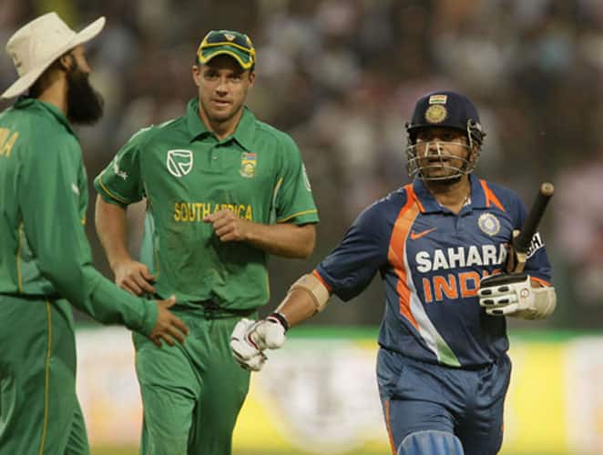 February 24, 2010: Mind blowing – is the word which is apt to describe Tendulkar’s incredible knock against South Africa as he became the first batsman to score a double ton in ODIs. After India lost the wicket of Sehwag with 25 runs on board, Tendulkar and Dinesh Karthik (79) batted beautifully and added 194 runs for the second wicket. Tendulkar followed it with an 81-run partnership with Irfan Pathan for the second wicket. Skipper MS Dhoni joined the run-fest and along with Tendulkar he took India’s score beyond the 400-run mark. The Little Master bludgeoned unbeaten 200 runs from just 147 balls which had 25 boundaries and three sixes! India scored 401 runs at the end of 50 overs and comprehensively won the match by 153 runs. The spectators at the Captain Roop Singh Stadium witnessed history being created in front of their eyes as a flawless innings added another feather to Tendulkar’s cap. Result: India won by 153 runsMan of the Match: Sachin Tendulkar -