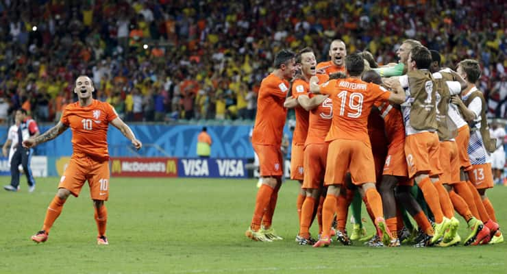 Fifa World Cup Argentina Netherlands Set Up Semi Final Clash As