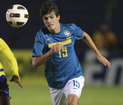 Chelsea`s Lucas Piazon to join Frankfurt on loan | Football News | Zee News