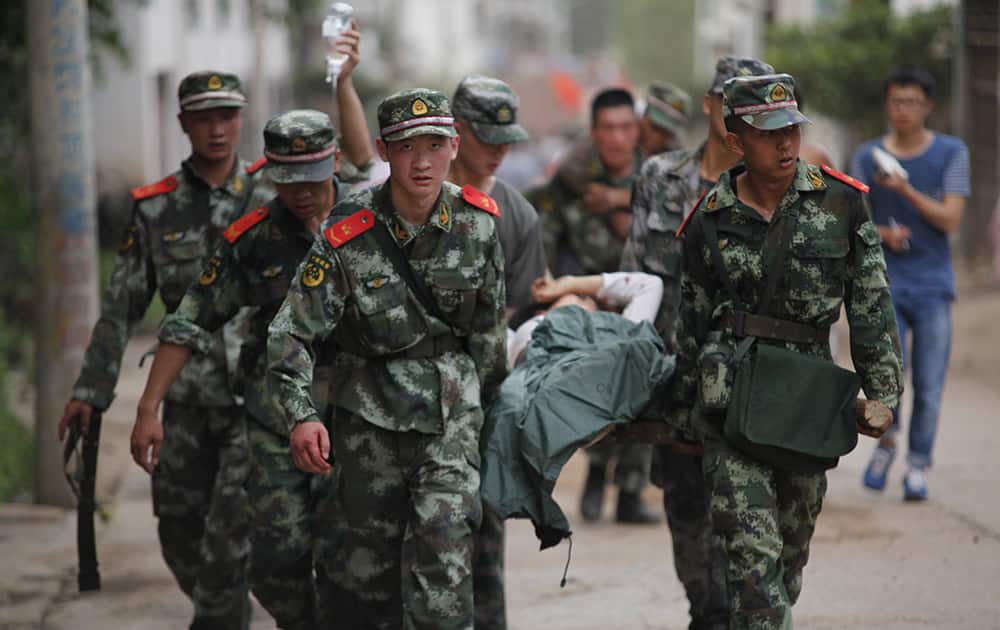 Rescuers transport injured people after an earthquake in Zhaotong City in the densely populated Ludian county in southwest China`s Yunnan Province.