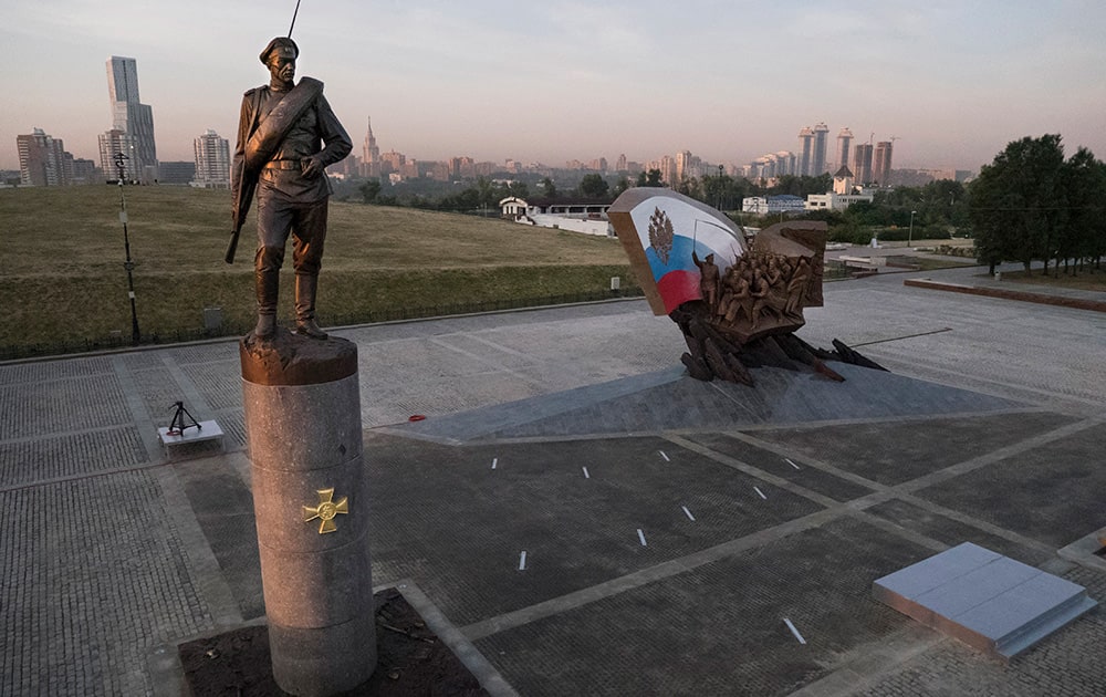The monument to the Heroes of the World War I stands in the morning sun at Victory Park on Poklonnaya Hill in Moscow, Russia, the 100th anniversary of the outbreak of World War I. Today in 1914, Germany declared war on Russia.