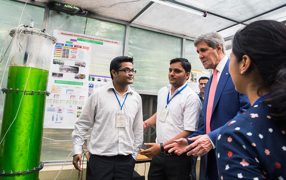 US Secretary of State, John Kerry, speaks with graduate students about their work studying algae at the Indian Institute of Technology in New Delhi.