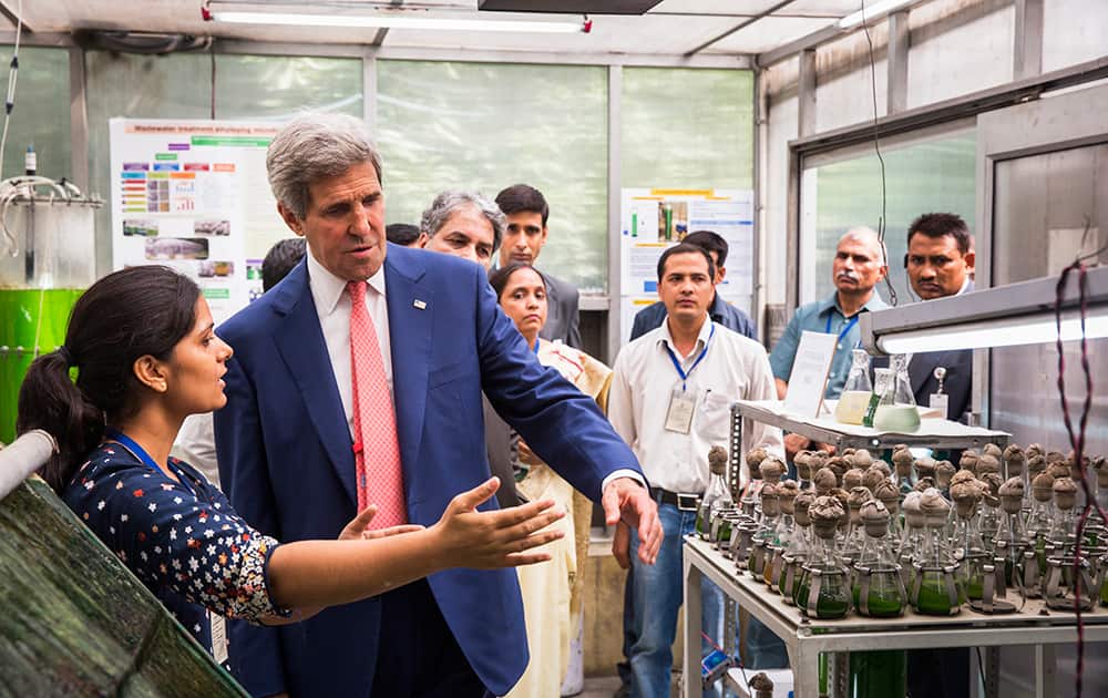 U.S. Secretary of State, John Kerry, second left, speaks with graduate student, Poonam Choudhary about her work studying algae at the Indian Institute of Technology in New Delhi.