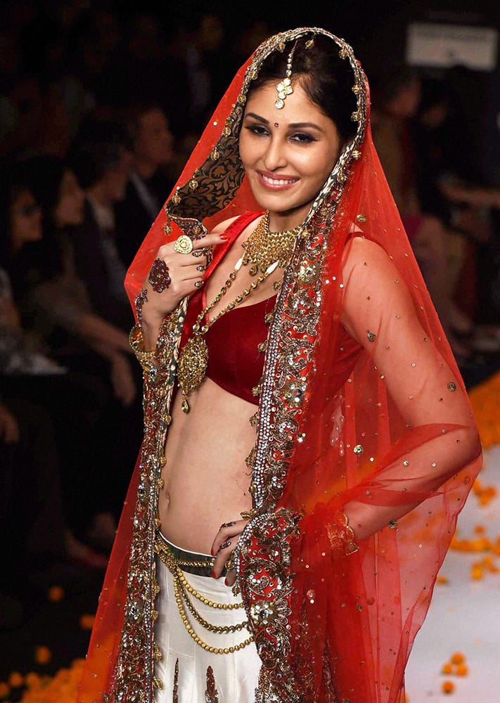 Miss India Pooja Chopra displays a bridal jewllery collection during the India International Jewllery Week in Mumbai.