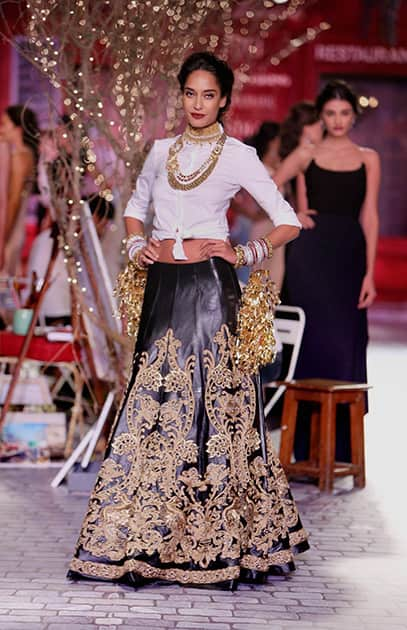 Model and actress Lisa Haydon at the India Couture Week 2014 in New Delhi.