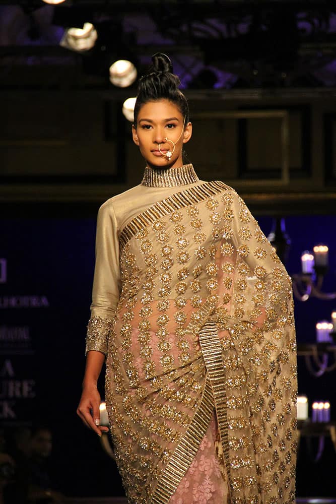 Model waering Shree RAj Mahal Jewelers naath at Manish Malhotra's show at Shree  Raj Makhal Jewelers  India couture  Week 2014.