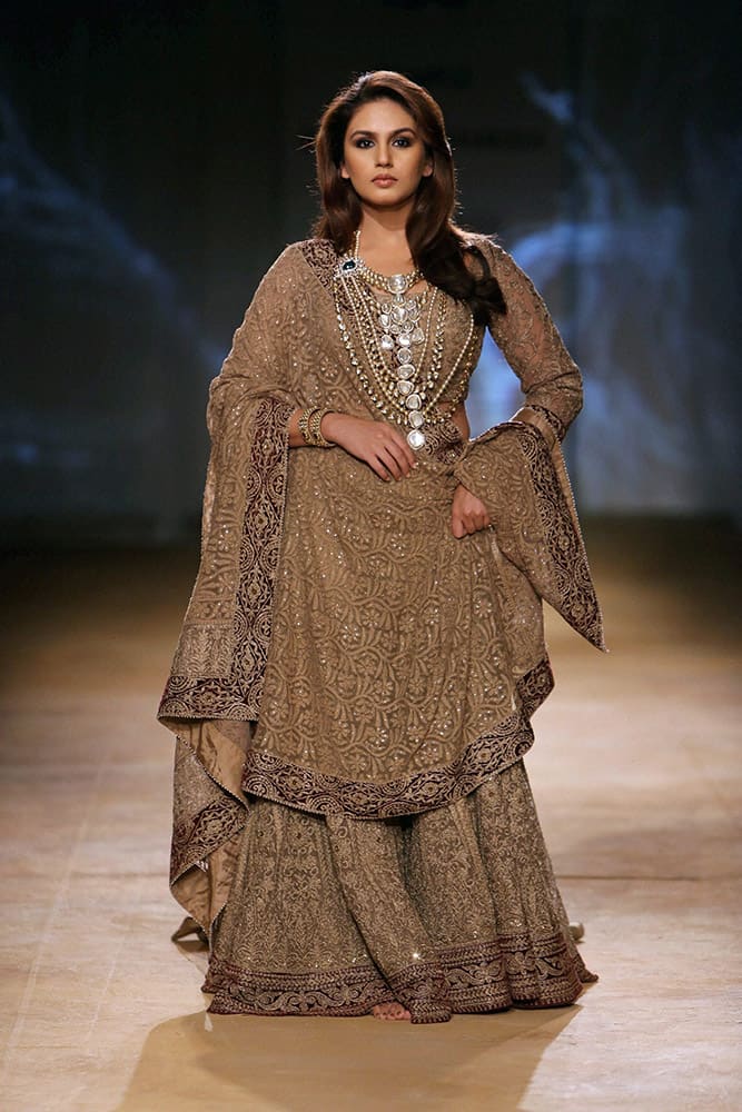 Bollywood actress Huma Qureshi walks the ramp at India Couture Week 2014 in New Delhi.