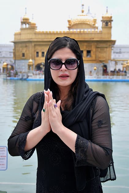 Zarine Khan at Golden Temple in Amritsar.