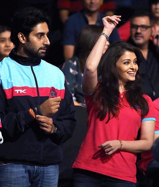 Abhishiek Bachchan with wife Aishwarya Bachchan during the pro kabaddi match played between U Mumba and Pink Panthares in Mumbai.