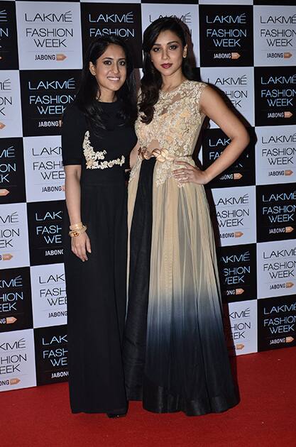 Actress Amrita Puri with designer Ridhi Mehra at 2014 LFW curtain raiser. 