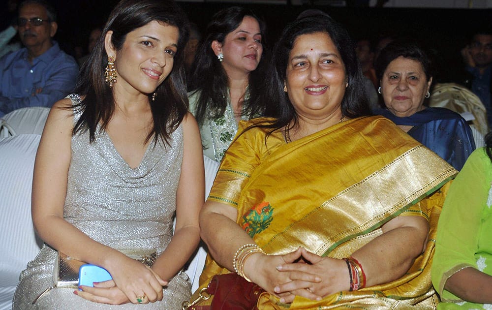 Bollywood playback singer Anuradha Paudwal (R) with daughter Kavita Paudwal during the ‘Khazana Ghazal festival 2014’ in Mumbai.