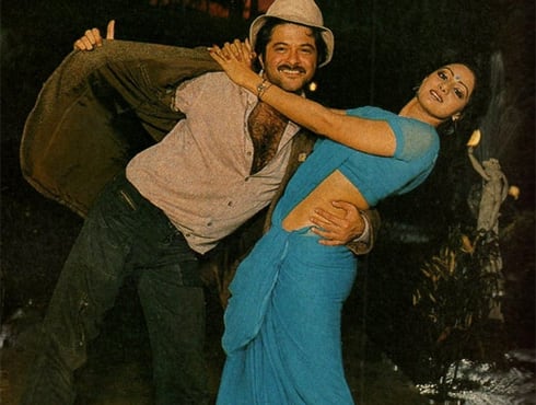 Sridevi, clad in a chiffon blue saree in ‘Mr.India’, had increased the hotness level and changed the stereotypical ‘Sati Savitri’ image that was usually related to a woman in a saree. A simple chiffon saree could set the temperature soaring – that’s what her look proved. Apart from ‘Kaate nahin kat te’, this Southern siren donned a red one for the song ‘Har kissi ko’ from the movie ‘Jaanbaz’. - Spice Team