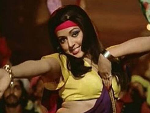 Hema Malini was one of the few actresses to accept challenging roles in those times. ‘Seeta Aur Geeta’ was entirely based on Hema Malini, who played two characters- of twin sisters. On one hand, she convinced the audience by playing the innocent and naive character of Seeta, while on the other she won over her fans by the effortless portrayal of cantankerous Geeta! This movie created ripples at the Box-Office and also helped Hema bag her first Filmfare Award for Best Actress. - Spice Team
