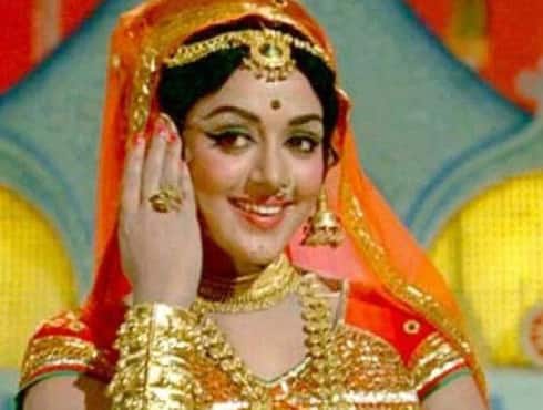 It was during the mid 70’s when Hema Malini was endowed with the title of ‘Dream girl’ by her fans. It was in 1977, that she starred in the movie with the same name opposite her husband Dharmendra. The story revolves around Hema Malini who played five different characters- Sapna, Padma, Champabai, Dream girl, and Rajkumari- to steal money in order to run an orphanage. The movie proved to be a dud at the Box Office but Hema continued to remain the ultimate `Dream Girl`. - Spice Team