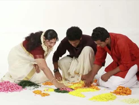 Poothiruvathira thingal lyrics