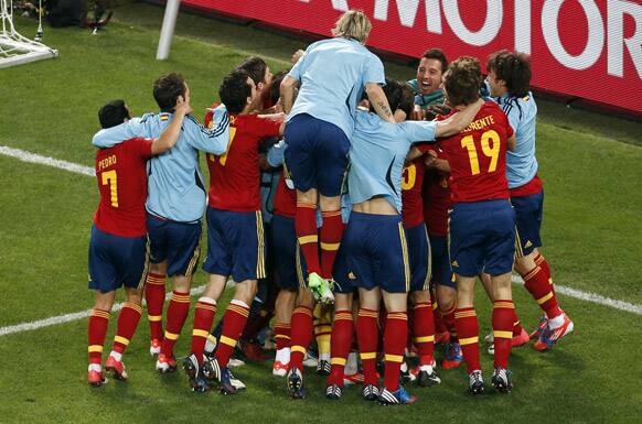 Spain players celebrate winning the penalty shootout of the Euro 2012 soccer championship semifinal match between Spain and Portugal in Donetsk.