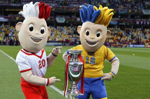 The official mascots Slavek and Slavko, right, pose with the trophy before the Euro 2012 soccer championship final between Spain and Italy in Kiev, Ukraine, Sunday, July 1, 2012. 