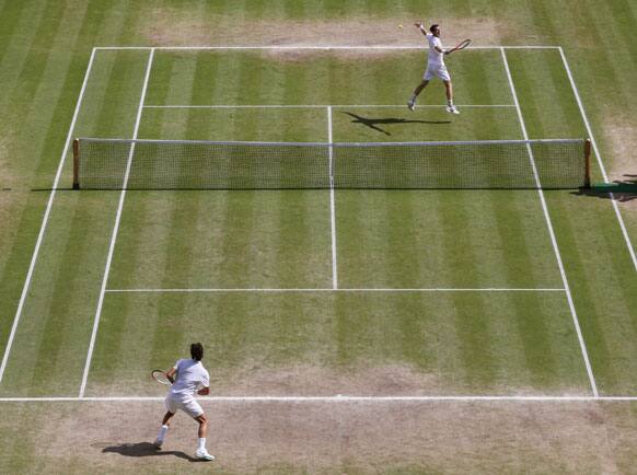 Andy Murray of Britain, right, plays a return to Roger Federer of Switzerland during the men's singles final match at the All England Lawn Tennis Championships at Wimbledon, England, Sunday, July 8, 2012.