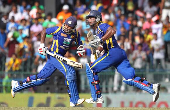 Sri Lanka's batsmen Kumar Sangakkara and captain Mahela Jayawardene run between the wickets during their third one-day international cricket match against India in Colombo.