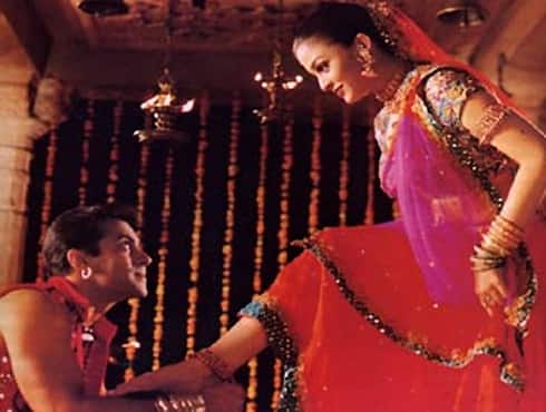 ‘Hum Dil De Chuke Sanam’, directed by ace director Sanjay Leela Bhansali, released in 1999. It was made on a budget of 17 crores. The Salman Khan-Aishwarya Rai starrer went on to gross 32.5 crores.
The film won 2 National and 9 Filmfare Awards.